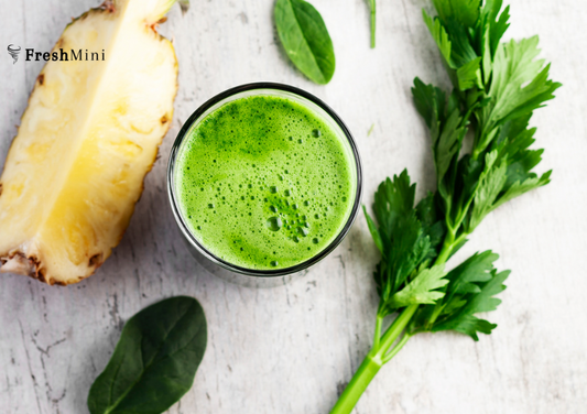 Refreshing Spinach and Pineapple Detox Smoothie for Weight Loss